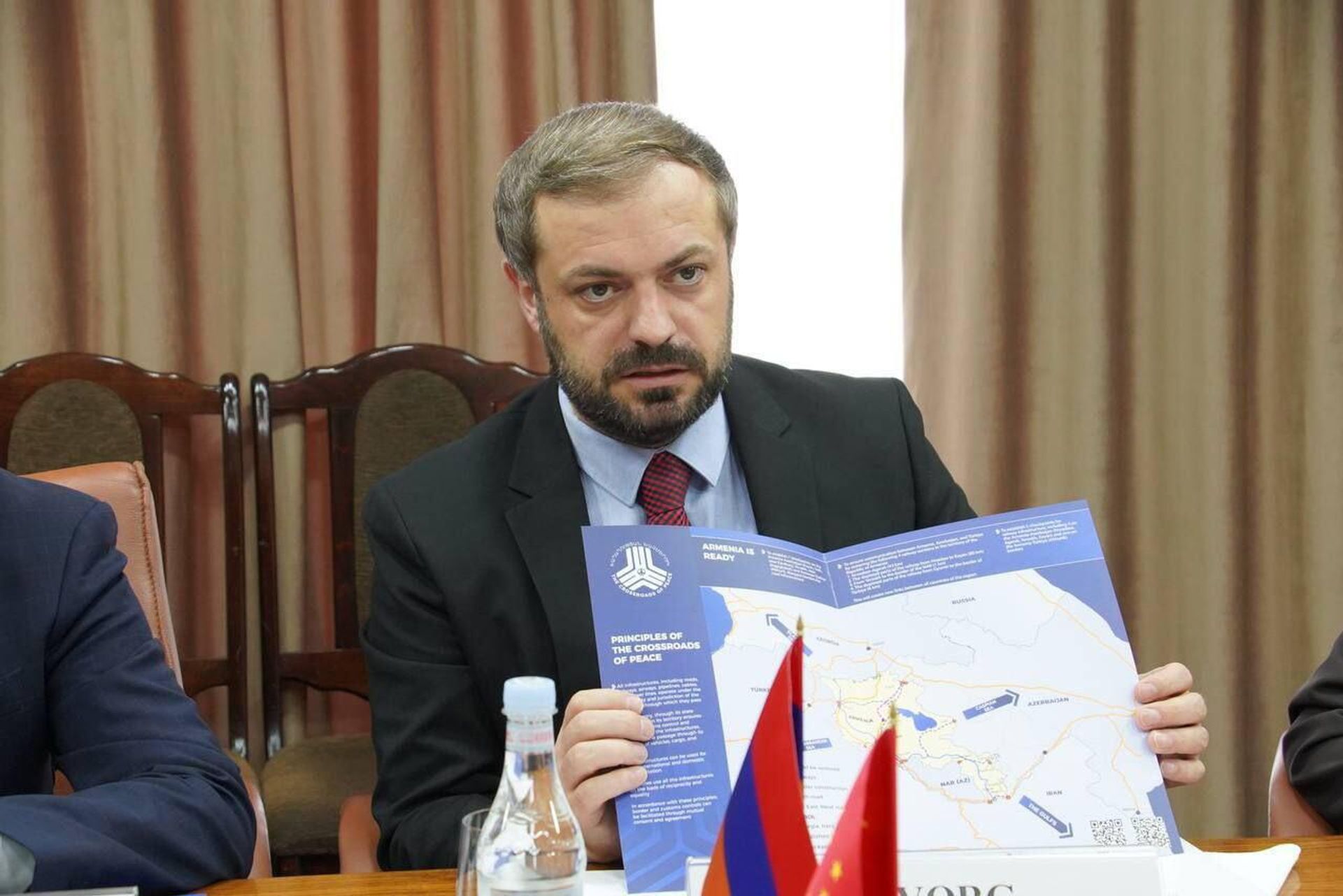 Министр экономики Геворг Папоян принял Чрезвычайного и полномочного посла Китая Ли Синвэя (16 июля 2025). Еревaн - Sputnik Արմենիա, 1920, 16.07.2025
