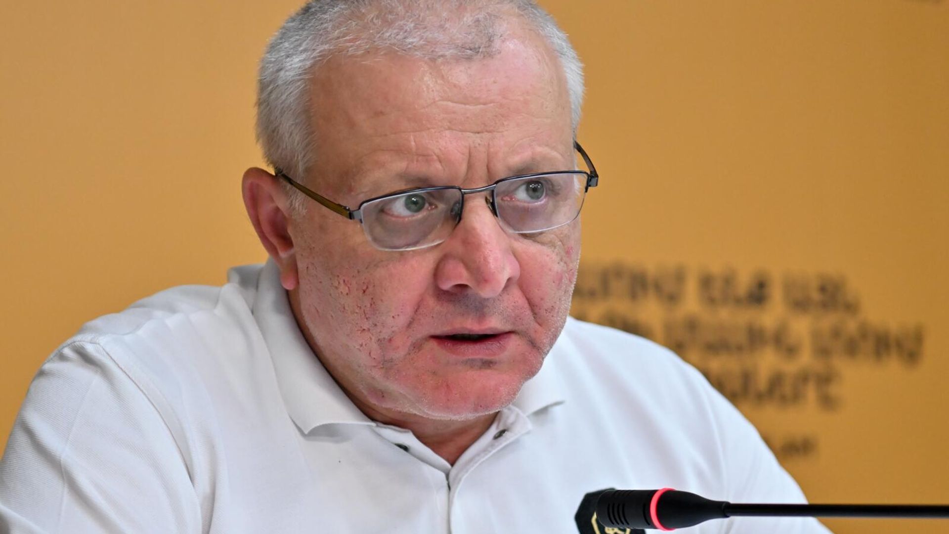 Лидер партии Демократическая альтернатива Сурен Суренянц проводит пресс-конференцию (17 июля 2025). Еревaн Лидер партии Демократическая альтернатива Сурен Суренянц проводит пресс-конференцию (17 июля 2025). Еревaн - Sputnik Армения, 1920, 01.02.2026