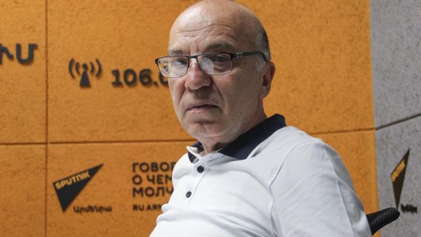 Экономист Татул Манасерян в гостях радио Sputnik - Sputnik Армения