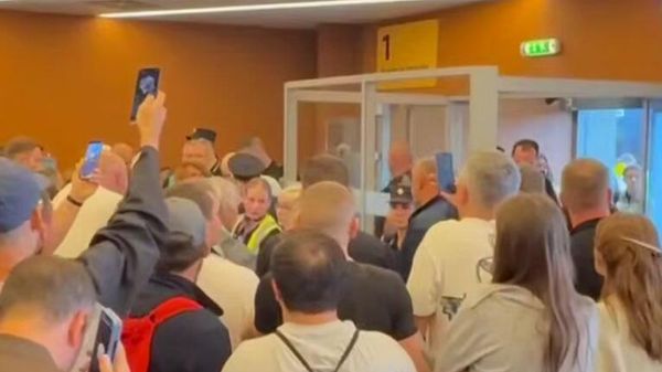 В московских аэропортах коллапс: из-за угрозы БПЛА перенаправлены и задерживаются более сотни рейсов. - Sputnik Армения