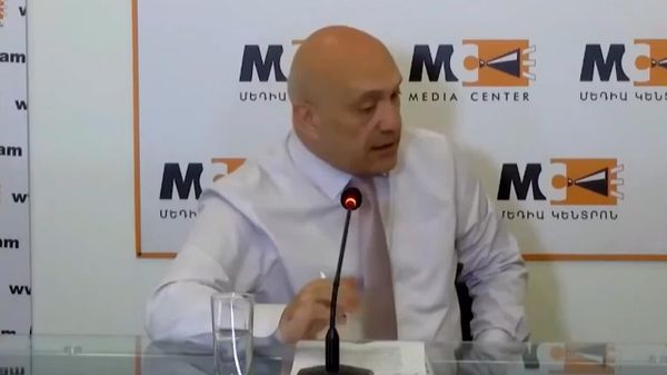 Пашинян и его жена должны быть сдержаннее в своих выражениях: председатель Комитета по защите свободы слова Ашот Меликян - Sputnik Армения