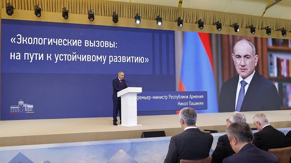 Премьер-министр Никол Пашинян выступает на пленарном заседании Международной экологической конференции (25 июля 2025). Алтай - Sputnik Армения