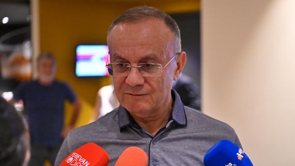 Сейран Оганян отвечает на вопросы журналистов перед началом презентации двухтомника депутата НС, члена АРФД Артура Хачатряна Арцахские переговоры (25 июля 2025). Еревaн - Sputnik Армения