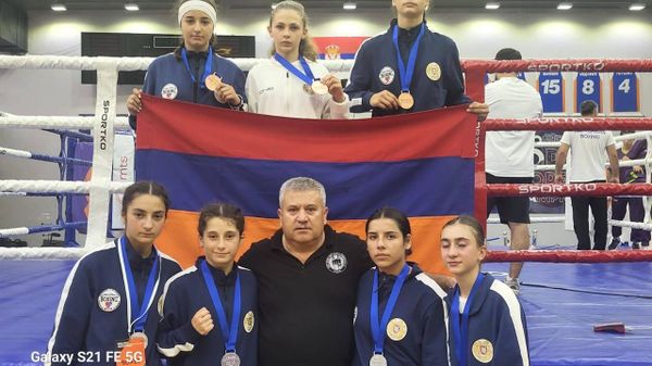 Команда под руководством Хачика Хачатряна на чемпионате Европы по боксу среди юниоров в Сербии - Sputnik Արմենիա