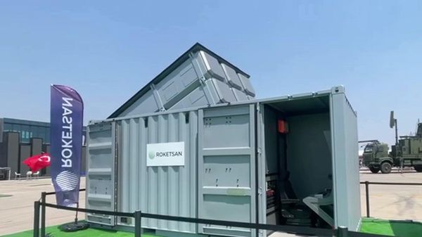 Система запуска ракет, замаскированная под обычный грузовой контейнер от турецкой Roketsan - Sputnik Армения
