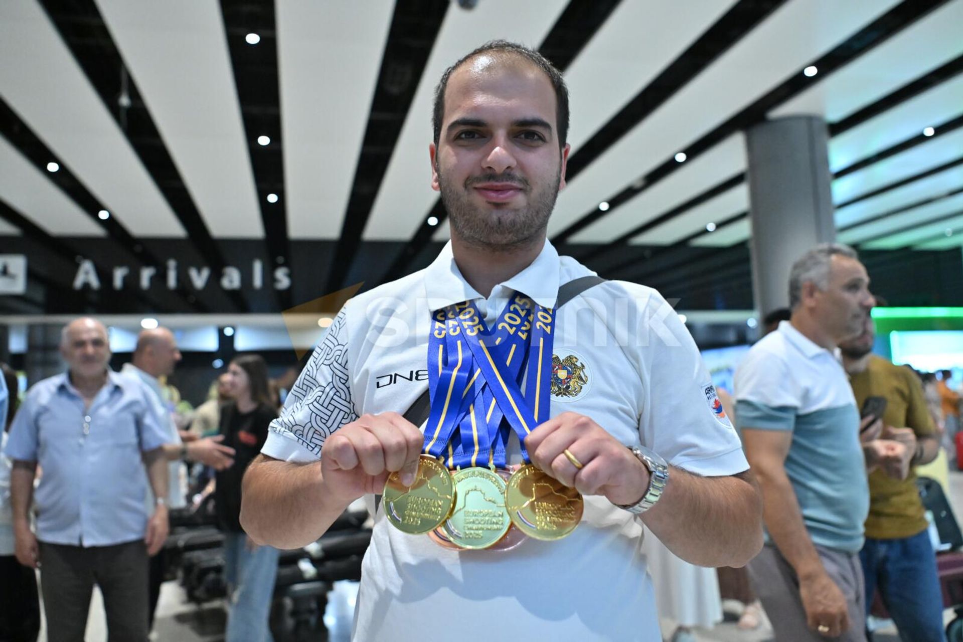 Рекордсмен мира и чемпион Европы по стрельбе в одиночном разряде, гюмриец Ованнес Маркарян вернулся на родину (31 июля 2025). Еревaн - Sputnik Армения, 1920, 31.07.2025