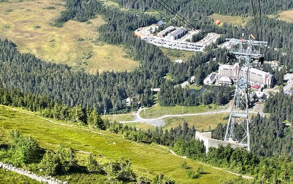 Գիրդվուդ հանգստավայրի «Alyeska Resort» հյուրանոցը, որտեղ, ըստ ԶԼՄ–ների, օգոստոսի 15-ին տեղի կունենան ՌԴ-ի և ԱՄՆ–ի նախագահներ Վլադիմիր Պուտինի և Դոնալդ Թրամփի հանդիպումը - Sputnik Արմենիա