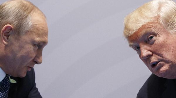 Президент США Дональд Трамп с президентом России Владимиром Путиным на саммите Большой двадцатки (7 июля 2025). Гамбург - Sputnik Армения