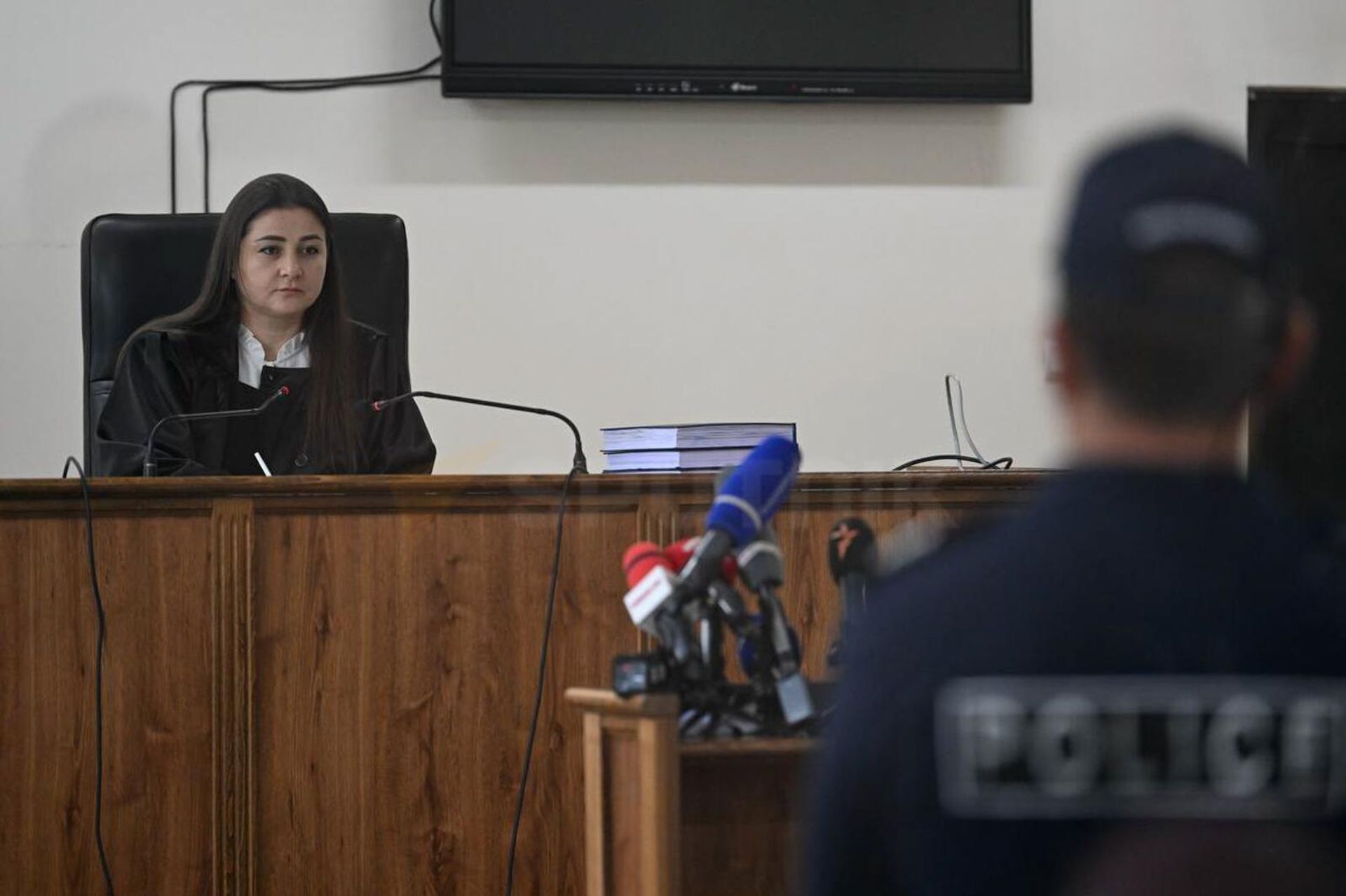 Судья Армине Меликсетян во время судебного заседания по делу предводителя Ширакской епархии архиепископа Микаэла Аджапахяна (15 августа 2025). Еревaн - Sputnik Արմենիա, 1920, 15.08.2025