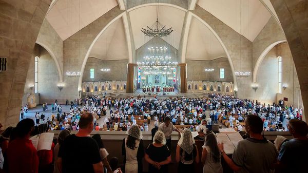 Кадры чина освящения винограда в армянских храмах после Святой литургии - Sputnik Армения