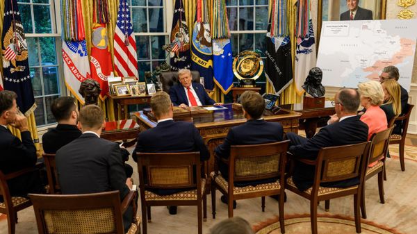 Президент США Дональд Трамп на встрече с президентом Украины Владимиром Зеленским и европейскими лидерами в Белом доме (18 августа 2025). Вашингтон - Sputnik Армения