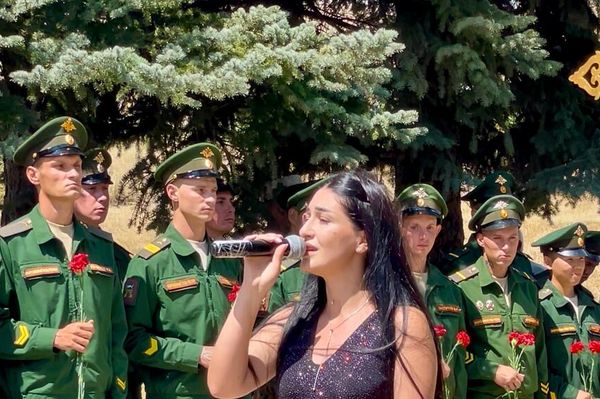 Военнослужащие военной базы ЮВО в Армении почтили память воинов, бессмертного отряда майора Монтрезора - Sputnik Армения