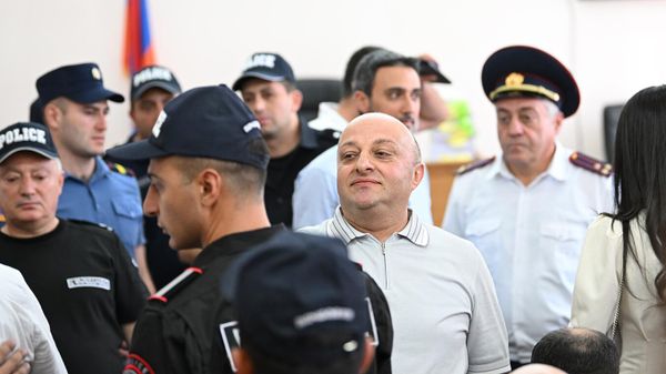 Артур Саркисян на заседании суда по делу Баграта Галстаняна и его сторонников (19 августа 2025). Еревaн - Sputnik Армения