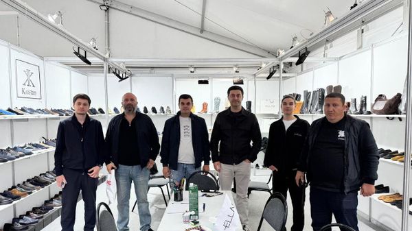 Армения представлена ​​единым павильоном на международной профессиональной выставке Измайлово Обувь 2025 (11 августа 2025). Москва - Sputnik Армения