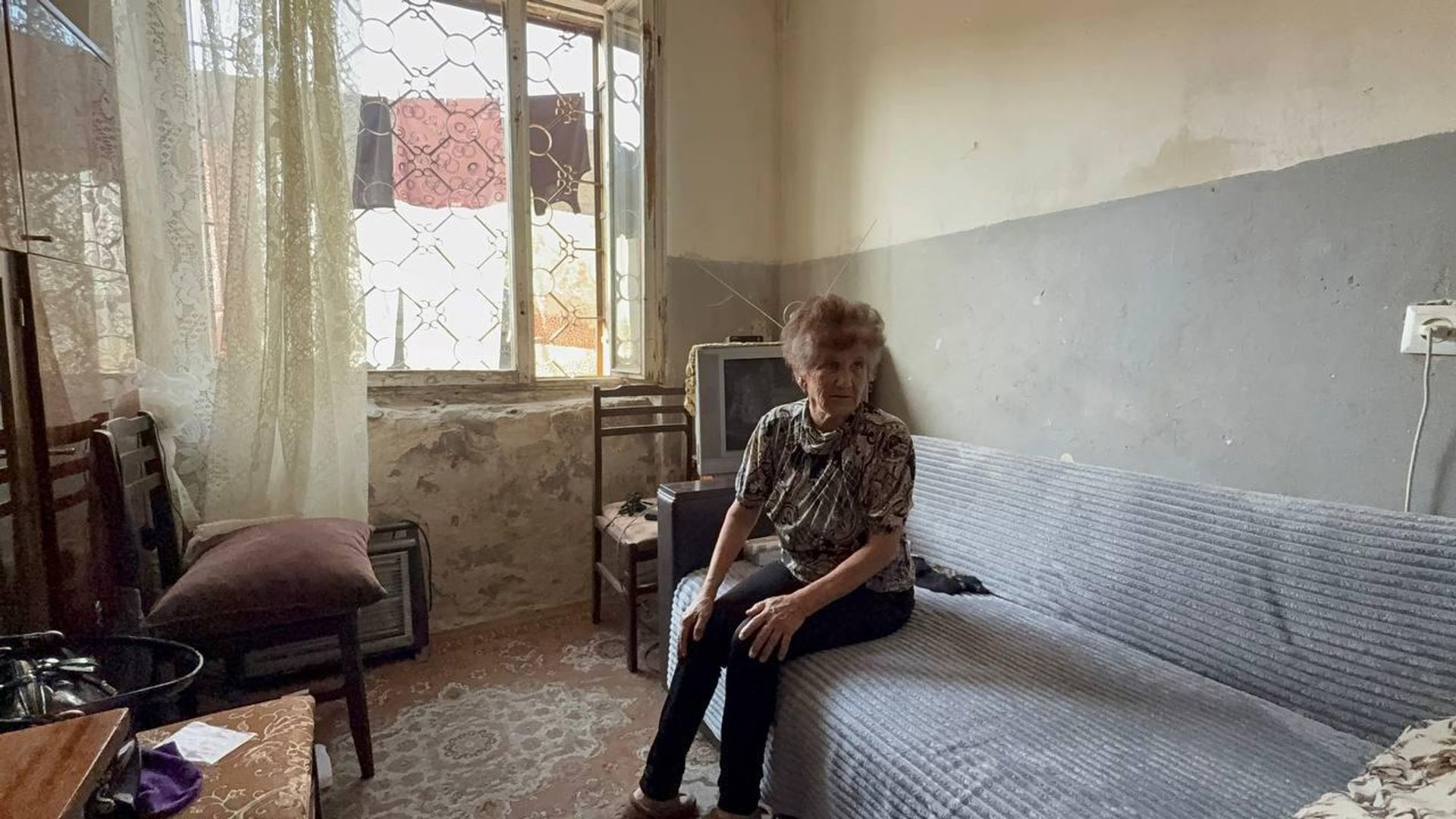 Жительница аварийного здания 4-го уровня в Вардашене Баласан Гомцян - Sputnik Արմենիա, 1920, 26.08.2025