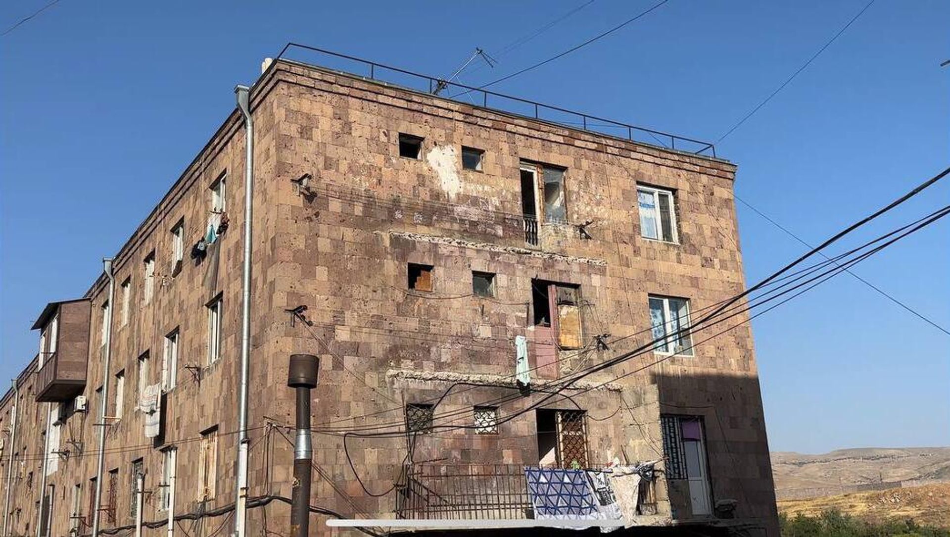 Аварийное здание 4-го уровня на 6-й улице Вардашена - Sputnik Արմենիա, 1920, 26.08.2025