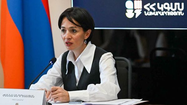 Министр ОНКС Жанна Андреасян на пресс-конференции в преддверии нового учебного года (27 августа 2025). Еревaн - Sputnik Армения