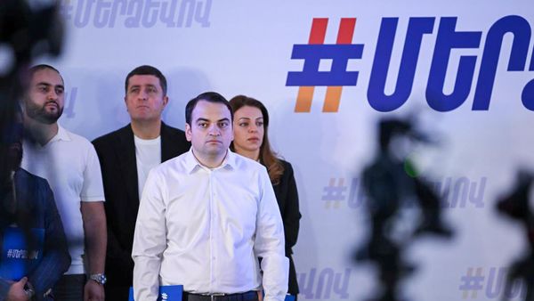 Нарек Карапетян во время презентации народного движения По-нашему, основанного по инициативе мецената и предпринимателя Самвела Карапетяна (29 августа 2025). Еревaн - Sputnik Армения