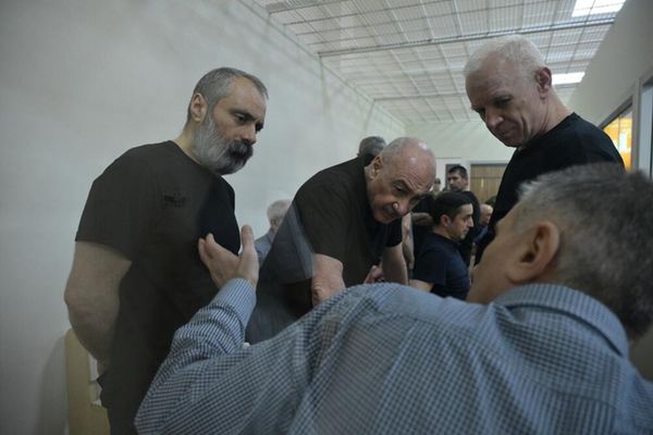 Հայ գերիները Բաքվի դատարանում - Sputnik Արմենիա