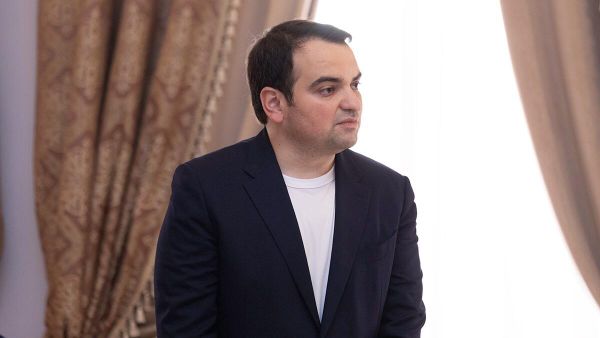 Католикос Гарегин II принял представителей движения По-своему во главе с Нареком Карапетяном (30 августа 2025). Эчмиадзин - Sputnik Армения