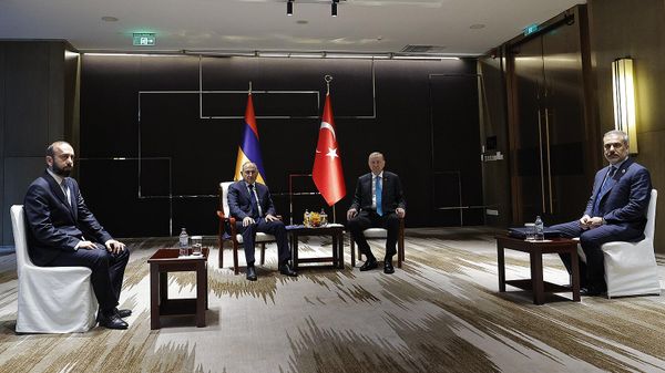 Премьер-министр Никол Пашинян встретился с президентом Турции Реджепом Тайипом Эрдоганом на полях саммита ШОС в Тяньцзине (1 сентября 2025). Китай - Sputnik Армения
