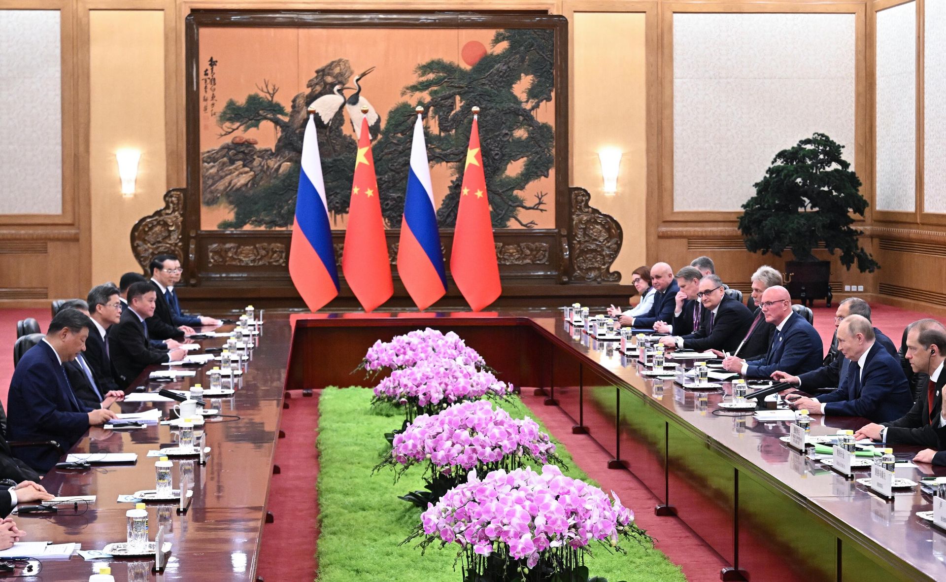 Президент РФ Владимир Путин и председатель Китайской Народной Республики (КНР) Си Цзиньпин во время российско-китайских переговоров в Пекине (2 сентября 2025). Китай - Sputnik Արմենիա, 1920, 02.09.2025