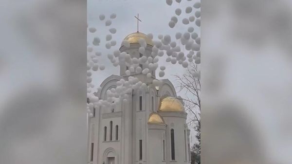 Звуки колокола и белые шары: в Беслане проходит третий день траурных мероприятий - Sputnik Армения
