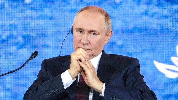 Президент РФ Владимир Путин на пленарной сессии Восточного экономического форума (5 сентября 2025). Владивосток - Sputnik Армения
