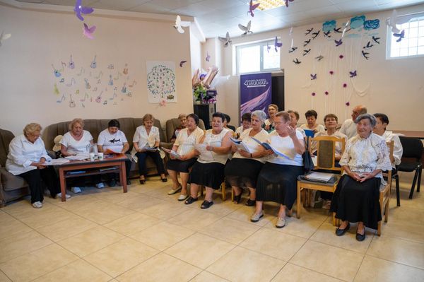 Члены группы для пожилых людей Гохарнер в Центре дневной опеки Шенгавит организации Миссия Армения Члены группы для пожилых людей Гохарнер в Центре дневной опеки Шенгавит организации Миссия Армения - Sputnik Армения