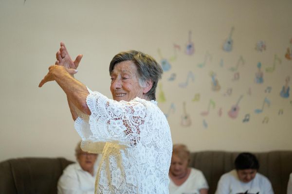 Получательница услуг центра — 86-летняя Тереза Хачатрян Получательница услуг центра — 86-летняя Тереза Хачатрян - Sputnik Армения
