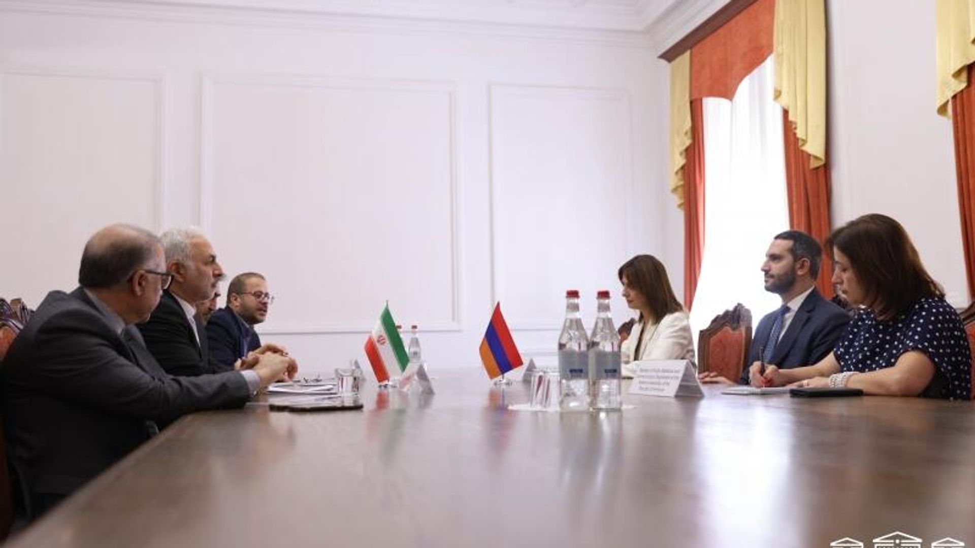 Заместитель председателя НС Рубен Рубинян встретился с заместителем министра иностранных дел Исламской Республики Иран Вахидом Джалалзаде (9 сентября 2025). Еревaн - Sputnik Армения, 1920, 09.09.2025