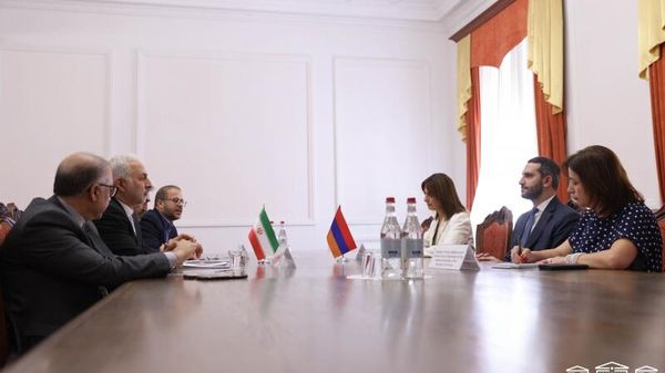 Заместитель председателя НС Рубен Рубинян встретился с заместителем министра иностранных дел Исламской Республики Иран Вахидом Джалалзаде (9 сентября 2025). Еревaн - Sputnik Армения