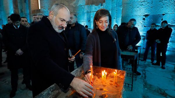 Премьер-министр Никол Пашинян вместе с супругой Анной Акопян присутствовали на рождественском концерте в церкви Св. Григория (6 января 2024). Аруч - Sputnik Армения