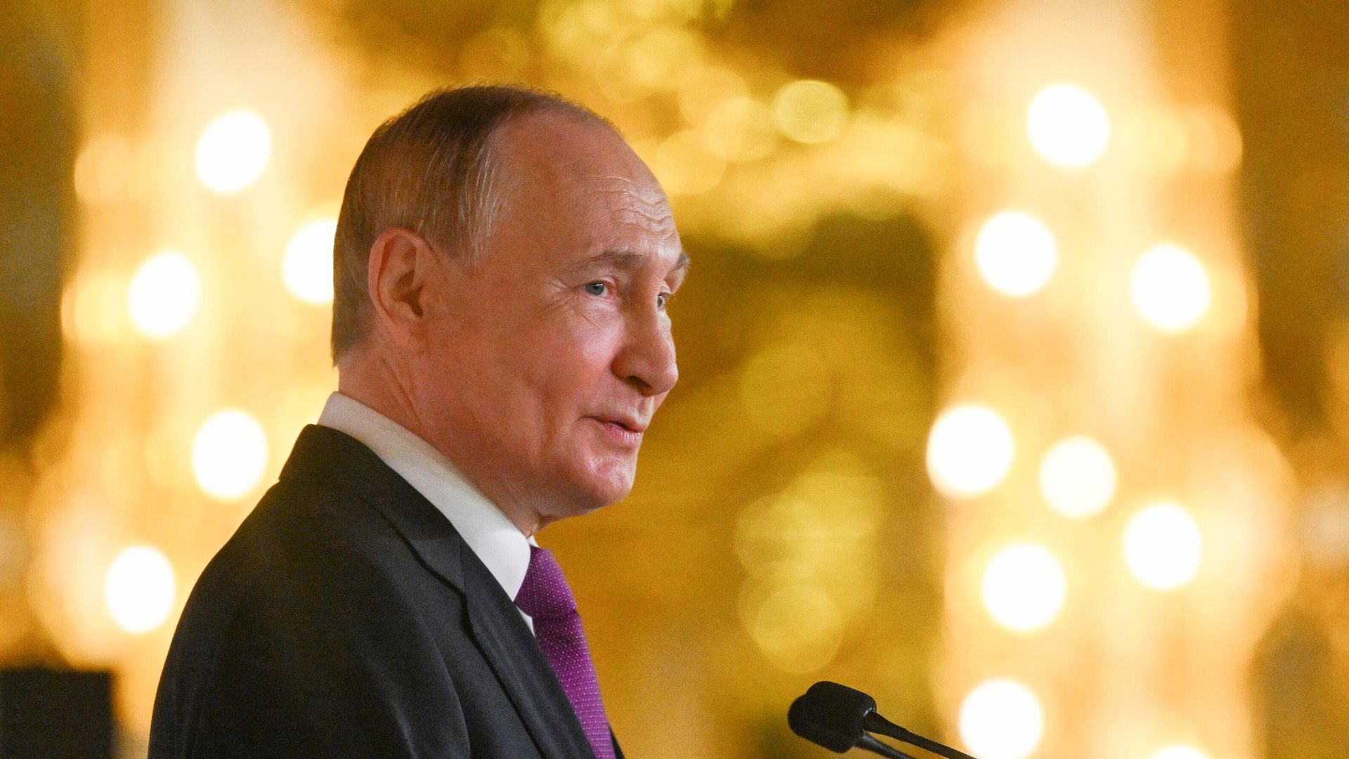 Президент РФ Владимир Путин выступает на XI Санкт-Петербургском международном форуме объединенных культур в Екатерининском дворце музея-заповедника Царское Село (12 сентября 2025). Санкт-Петербург Президент РФ Владимир Путин выступает на XI Санкт-Петербургском международном форуме объединенных культур в Екатерининском дворце музея-заповедника Царское Село (12 сентября 2025). Санкт-Петербург - Sputnik Армения, 1920, 12.09.2025