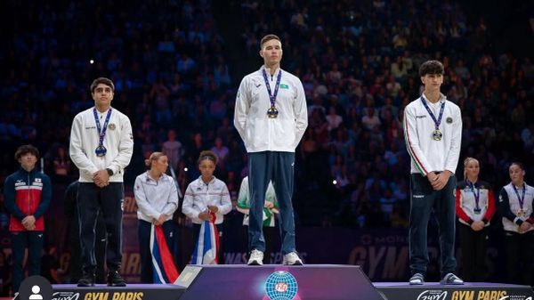 Серебряный призер World challenge cup Гамлет Манукян на пьедестале почета (14 сентября 2025). Париж - Sputnik Армения