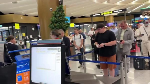 Пассажиры первого авиарейса из Москвы в Краснодар начали проходить на посадку - Sputnik Армения