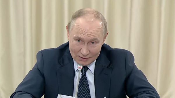 В России сохраняется высокий уровень развития боевой авиации - Путин - Sputnik Армения