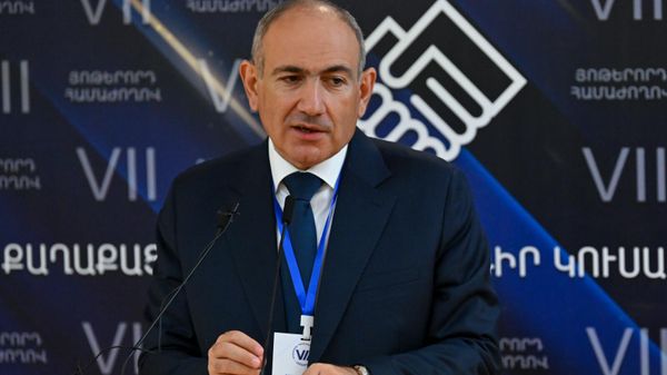 Премьер-министр Никол Пашинян на брифинге по итогам заседания ГД (20 сентября 2025). Еревaн - Sputnik Армения