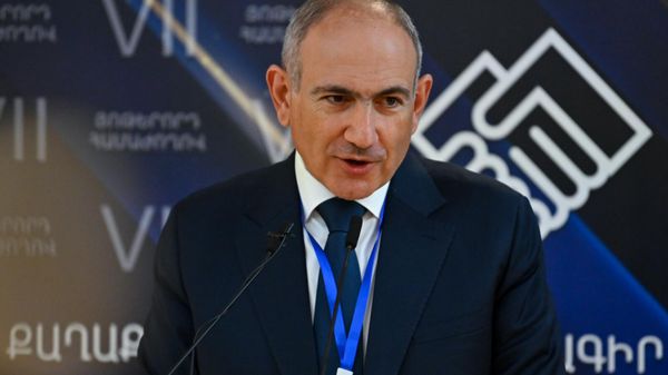 Премьер-министр Никол Пашинян на брифинге по итогам заседания ГД (20 сентября 2025). Еревaн - Sputnik Армения