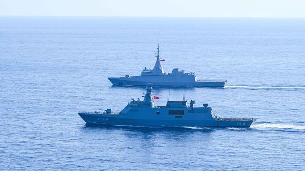 Корвет TCG Kinaliada Турции проводит учения с корветом AL FATEH ВМС Египта недалеко от Александрии - Sputnik Армения