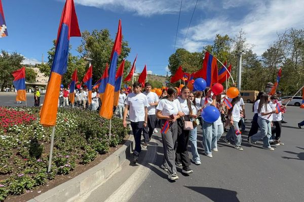 Հայաստանի Անկախության օրվան նվիրված երթ Երևանում - Sputnik Արմենիա