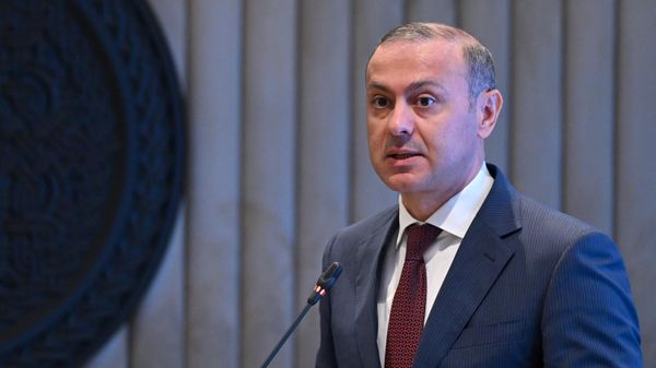 Секретарь Совбеза Армен Григорян выступает на 108-м двухдневном семинаре Роуз-Рот Парламентской Ассамблеи НАТО (22 сентября 2025). Еревaн - Sputnik Армения