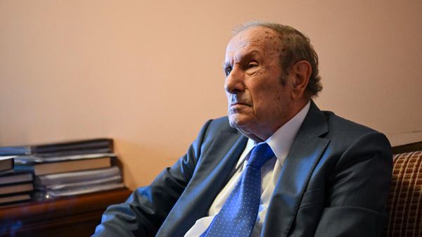 Первый президент Левон Тер-Петросян в музее-институте Матенадаран (24 сентября 2025). Еревaн Первый президент Левон Тер-Петросян в музее-институте Матенадаран (24 сентября 2025). Еревaн - Sputnik Армения