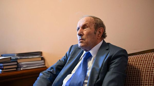 Первый президент Левон Тер-Петросян в музее-институте Матенадаран (24 сентября 2025). Еревaн Первый президент Левон Тер-Петросян в музее-институте Матенадаран (24 сентября 2025). Еревaн - Sputnik Армения