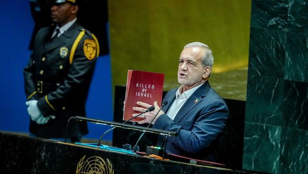 Президент Ирана Массуд Песешкиан выступает на общих дебатах Генеральной Ассамблеи ООН (24 сентября 2025). Нью-Йорк - Sputnik Армения