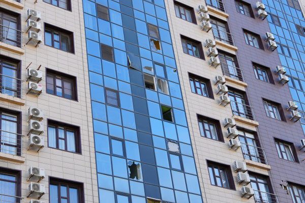 Последствия атаки БПЛА ВСУ по центру Новороссийска (24 сентября 2025). Краснодарский край - Sputnik Армения