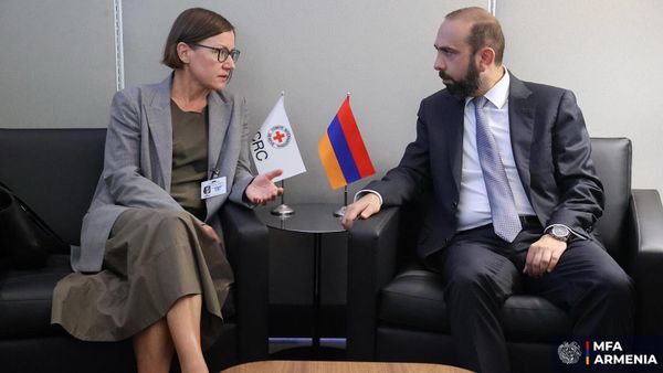 Министр иностранных дел Арарат Мирзоян встретился с председателем Международного комитета Красного Креста Мирьяной Сполярич Эгер (24 сентября 2025). Нью-Йорк - Sputnik Армения