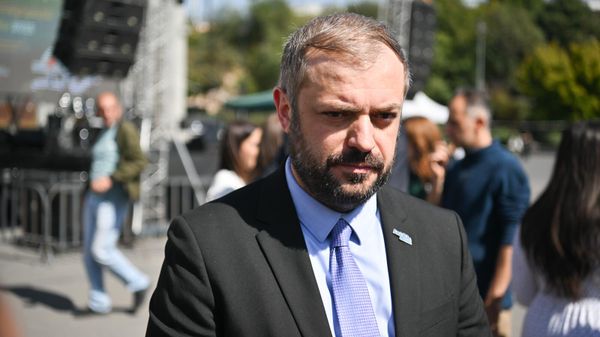 Министр экономики Геворг Папоян на открытии выставки внутреннего туризма Узнай Армению! на площади Свободы (26 сентября 2025). Еревaн - Sputnik Армения