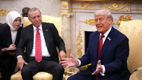 Президент США Дональд Трамп во время встречи с президентом Турции Реджепом Тайипом Эрдоганом в Овальном кабинете Белого дома (25 сентября 2025). Вашингтон - Sputnik Армения