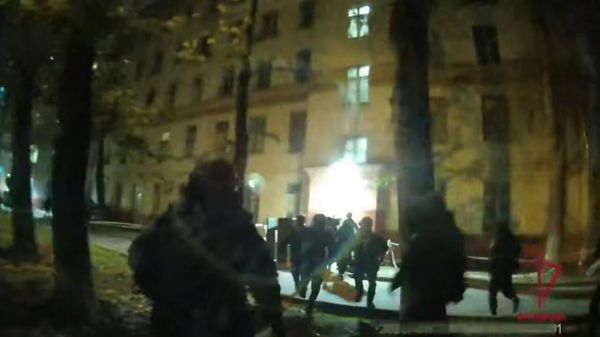 Более 70 мигрантов доставили в полицию после рейда по хостелам в Москве - Sputnik Армения